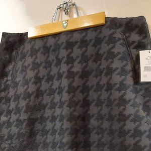 Alfred Sung Black Woven Lined Skirt